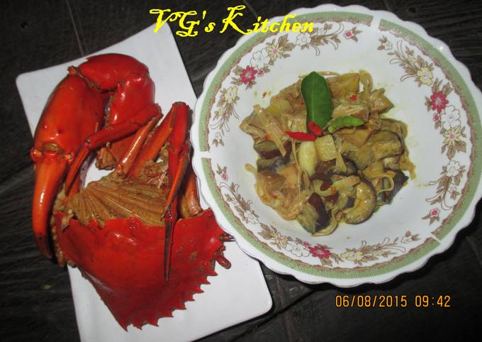 A picture of Mangrove Crab with Coconut Milk Vegetables (KEPITING KARAKA).