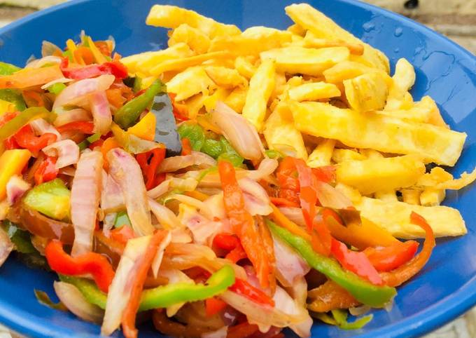 A picture of Sweet potatoe chips and vegetables stir fry.