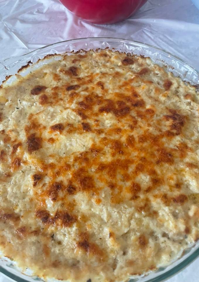 A picture of Cheesey Hot Crab dip.