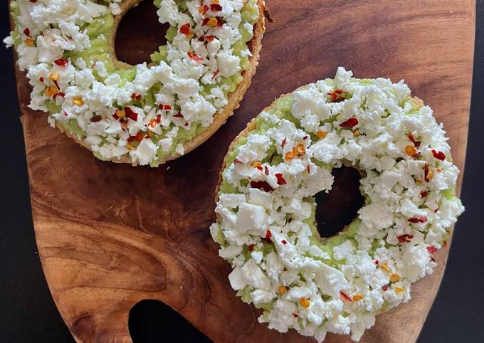 A picture of Avocado bagel breakfast.