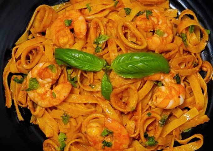 A picture of Creamy Tomato Seafood Tagliatelle.