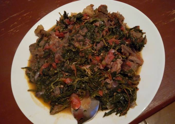 A picture of Kienyeji mix vegetables+ meat.