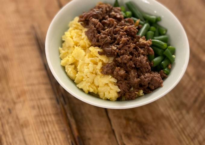 A picture of 🍚 Tricolor Donburi - Japanese bowl of rice with minced meat, eggs and green vegetable.