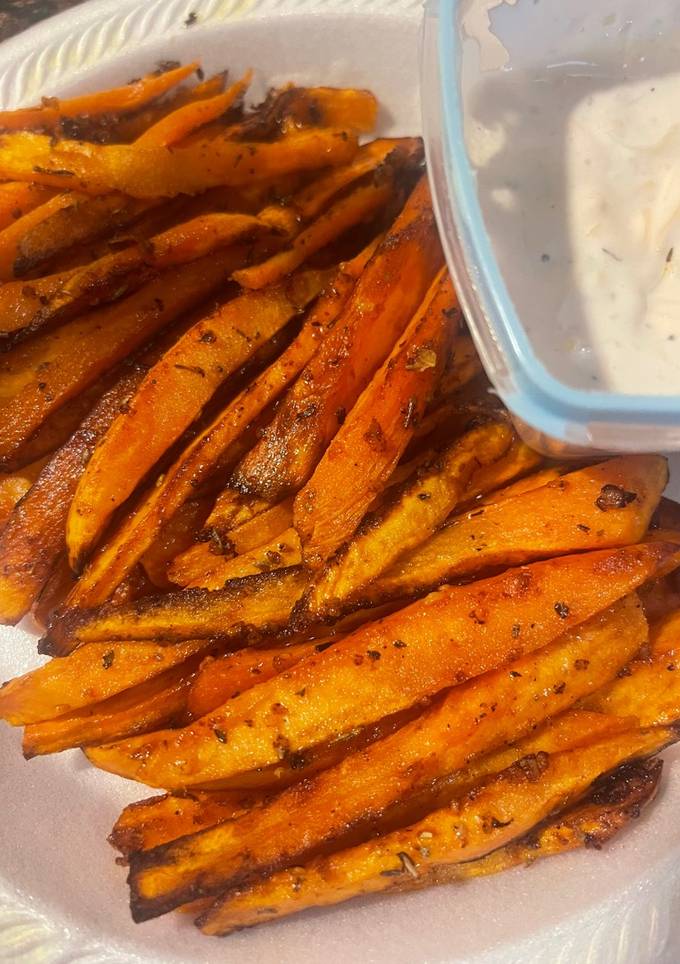 A picture of Sweet potatoes fries.