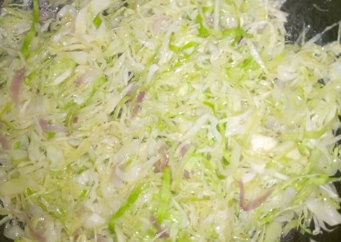 A picture of Steamed cabbage.