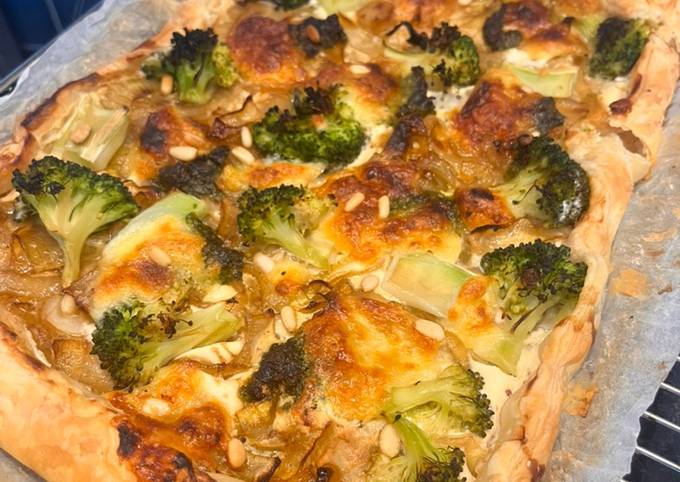 A picture of 🧅 Caramelised onion, mozzarella and 🥦 broccoli puff pastry tart.