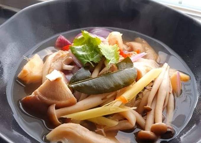 A picture of 3 Kinds of Mushroom Spicy Soup (vegan), Tom Yam Hed Sam Yang.