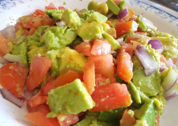 A picture of Ovacado tomato salad.