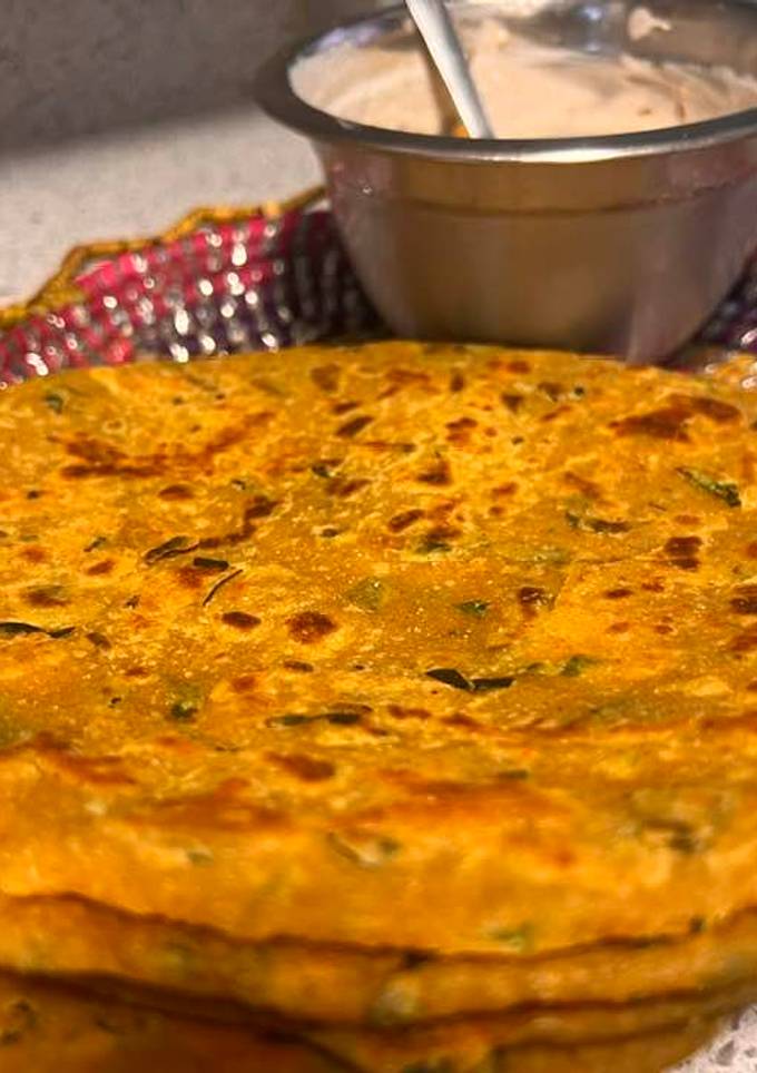 A picture of Methi paratha.