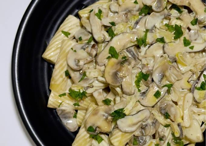 A picture of White Truffle Oil and Creamy Mushroom Tortiglioni.