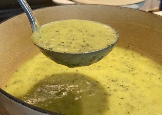 A picture of Courgette & potato soup.