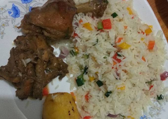 A picture of Fried chicken and vegetable rice #charity recipe.