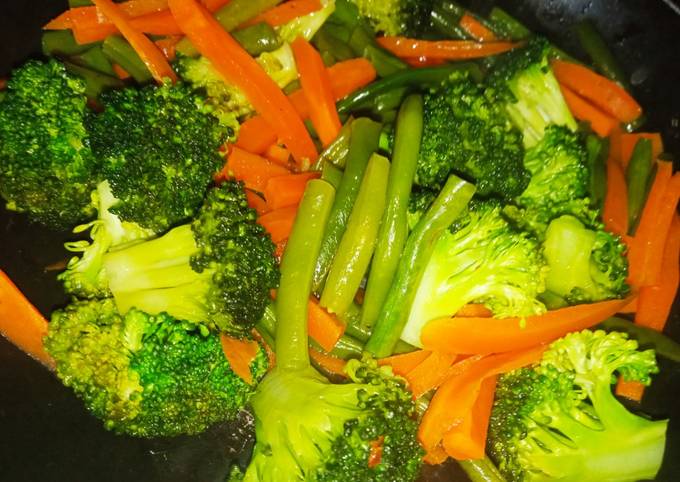 A picture of Steamed mixed vegetables.