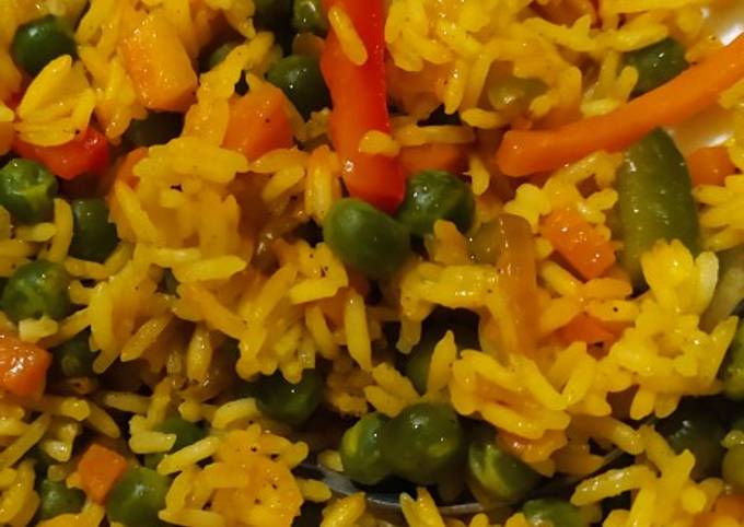 A picture of Stir fried vegetable rice.