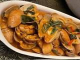 A picture of Thai Sweet Clams with Sweet Basil and Mild Chilli Sauce - WOWeeee :P.