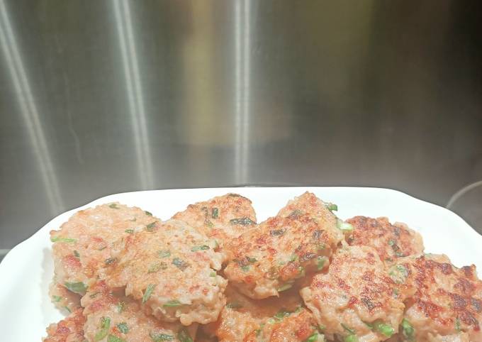 A picture of Minced pork & lotus root patty.