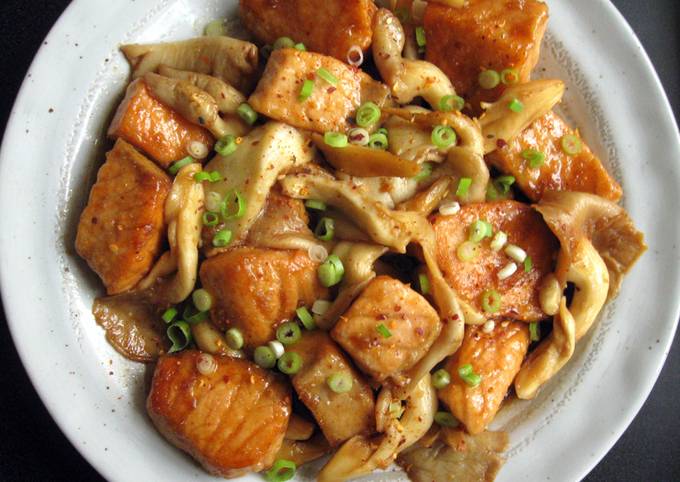 A picture of Salmon & Oyster Mushrooms with Garlic Butter & Soy Sauce.