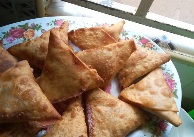 A picture of Veggie samosa.