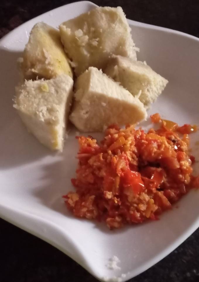 A picture of Egg sauce and Yam.