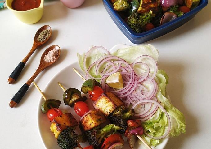 A picture of Grilled vegetable shish kebab.