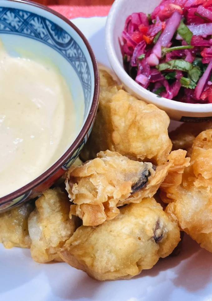 รูปของ Peru Jalea 🍤ซีฟู้ดทอดกรอบแกล้มสลัดหอมแดงมะเขือเทศแบบเปรู 🍋🍎🍤🌶️