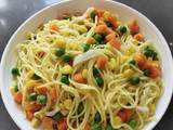 A picture of Yellow Noodle with Mix Veggies.