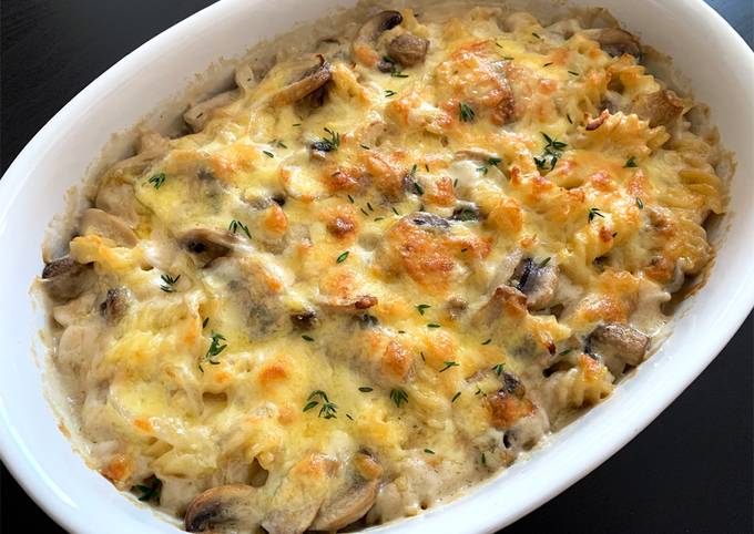 A picture of Creamy Mushroom & Pasta Bake.