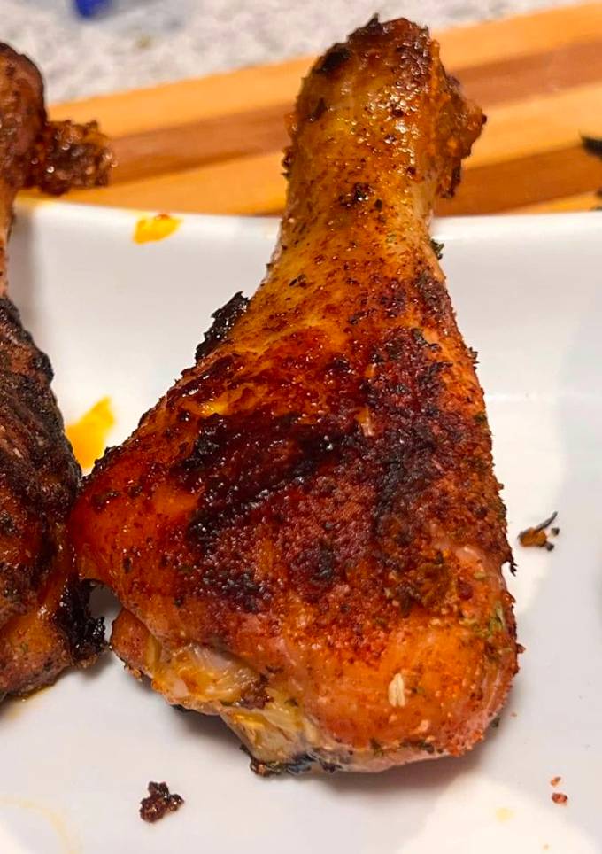 A picture of Baked chicken drumsticks.