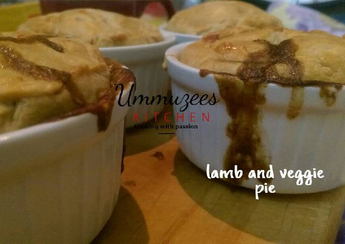 A picture of Lamb and Vegetable pie.