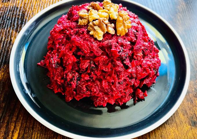 A picture of Beetroot salad with walnuts.