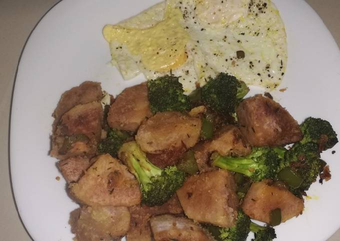 A picture of Arrowroot and broccoli stir fry with eggs.