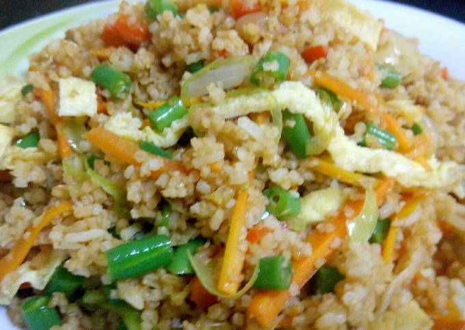 A picture of Left over fried vegetable rice.