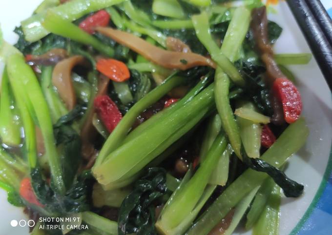 A picture of Stir fry green vegetable.