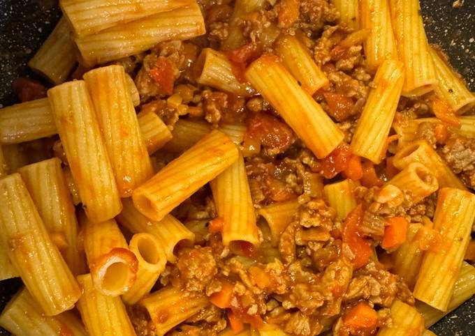 A picture of Ragu Rigatoni.