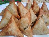 A picture of Vegetable samosa.