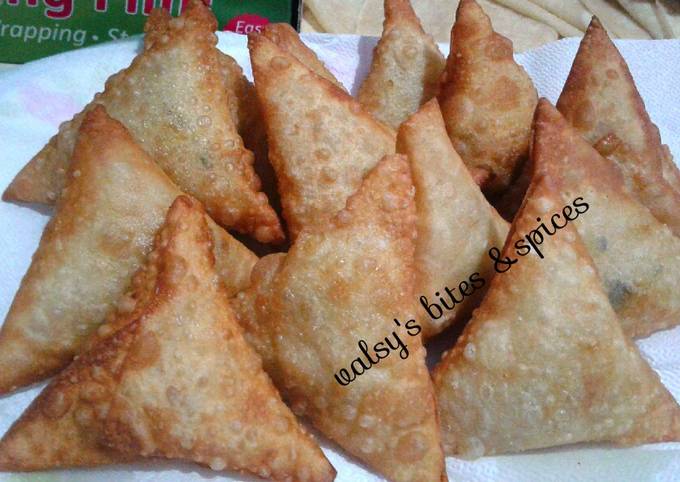 A picture of Vegetable samosa.