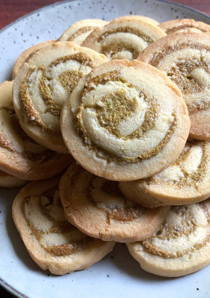 A picture of Pistachio Pinwheel Cookies.