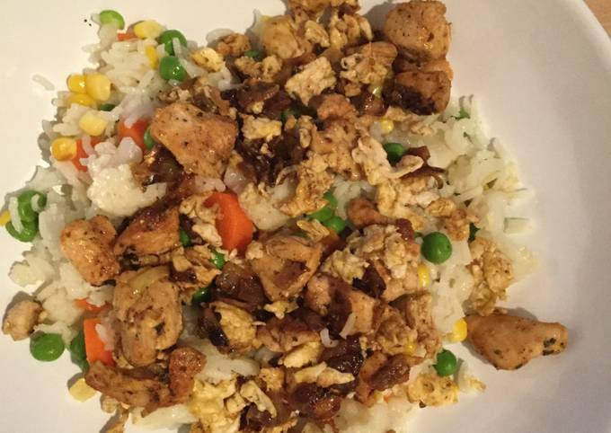 A picture of Fried chicken and rice with vegetables - Chinese cuisine influence .