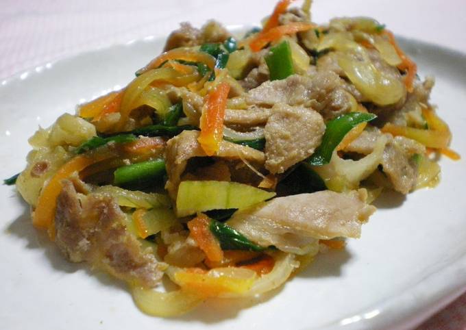 A picture of Rich and Tasty Gochujang and Mayonnaise Flavored Pork and Vegetable Stir-Fry.