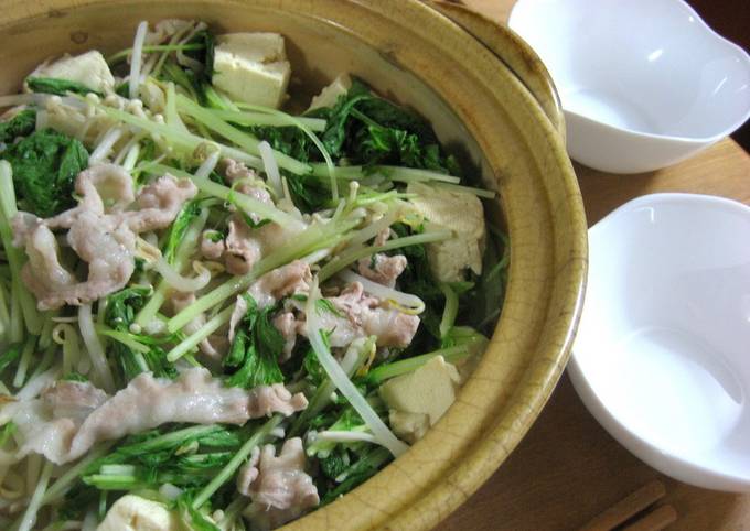 A picture of Healthy Vegetable and Pork Steamed Hot Pot.