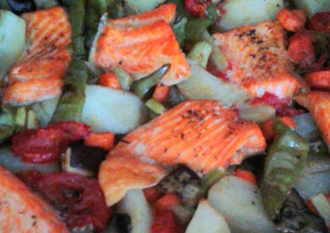 A picture of Baked Salmon in Beer with Vegetables.