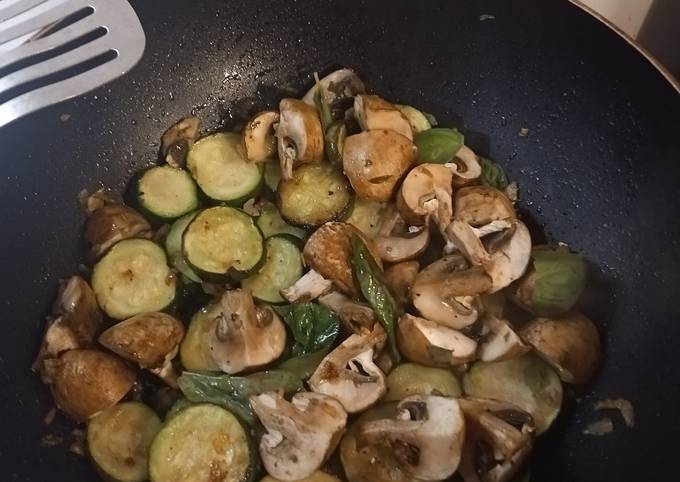 A picture of Courgettes, shallots, chestnut mushrooms.