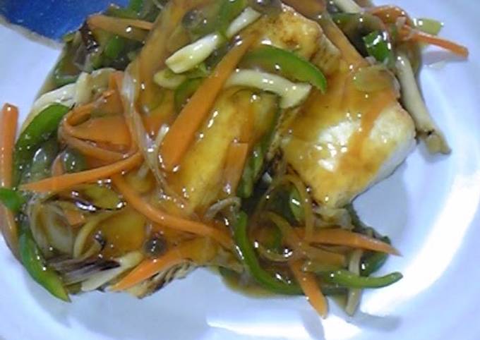 A picture of Tofu with Thickened Vegetable Sauce.