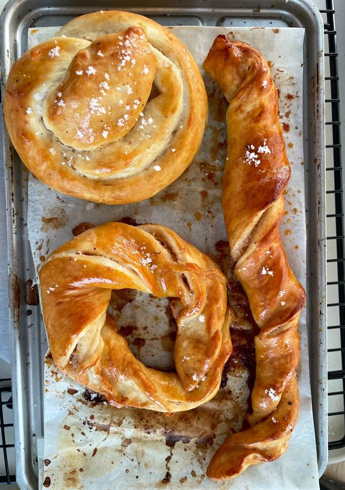 รูปของ Pretzel นึกอยากทาน กับการหัด twist😅🥨
