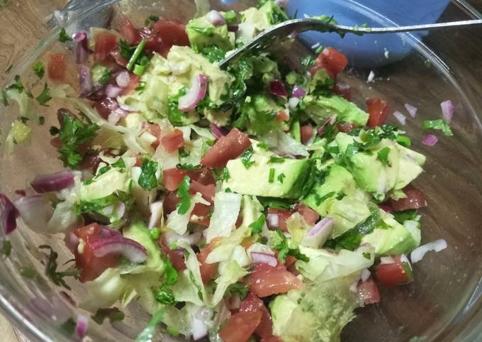 A picture of Lettuce and ovacado salad.