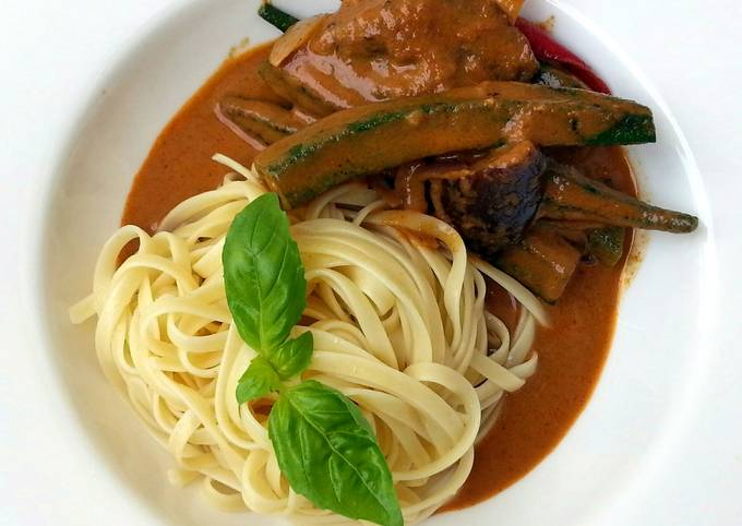 A picture of Thai Red Vegetables Curry Linguine.