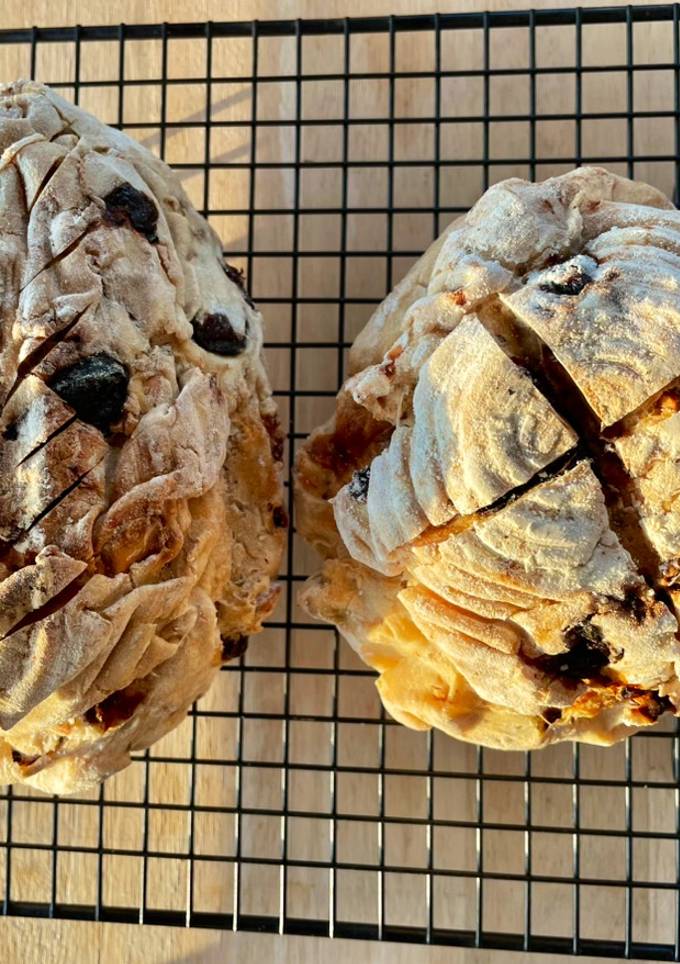 รูปของ หนมปังช่างชนบทรสพรุนถั่วพิชตาชิโอ้และกระวาน🥜🥖🍞Artisan Bread w/t prune almond& pistachio and cardamom🥖🌰🥜