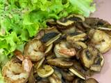 A picture of Stir-fried shrimp and mushroom.