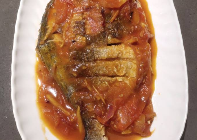 A picture of Pompano in Tomatoes.