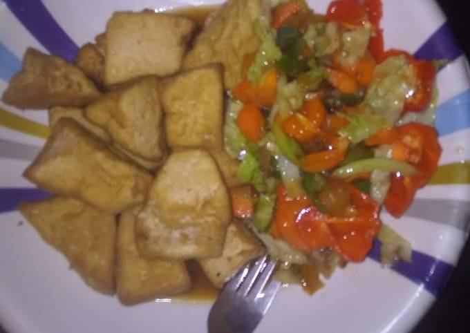 A picture of Awara (tofu) with vegetable.